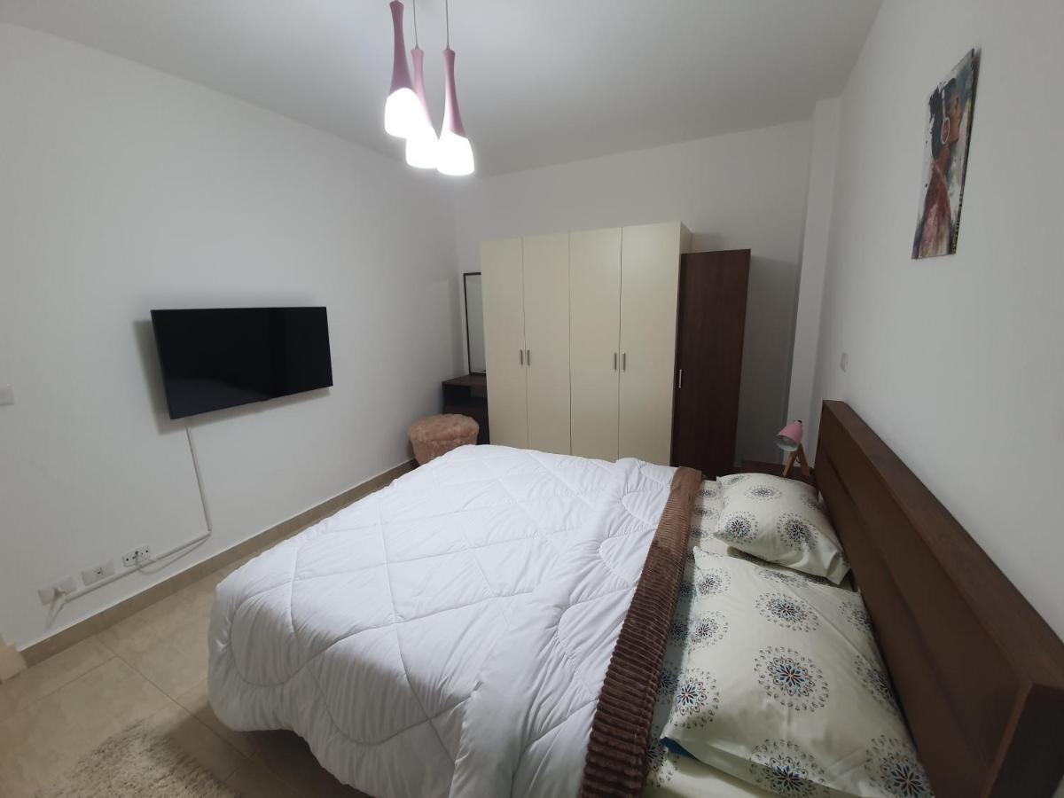 Madinaty Well-Furnished 3- Bedroom Apartment - شقة فندقيه للايجار مدينتي Madinat ash Shuruq Ngoại thất bức ảnh